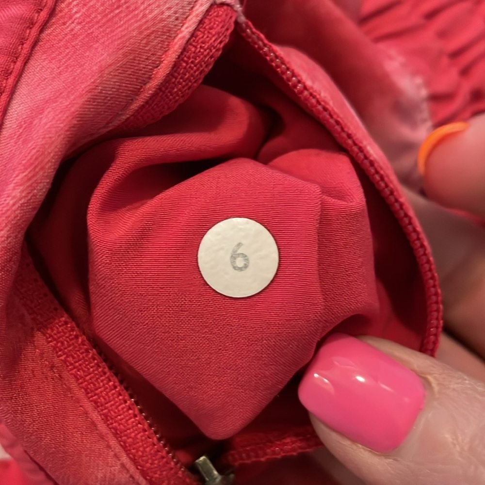 Lululemon Low Rise Tracker Short 4” - Picture 4 of 5